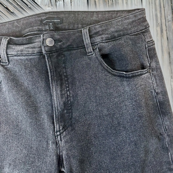 Universal Standard Etta High Rise Straight Leg Jeans 28 Inch in Washed Black 10 - Picture 8 of 16